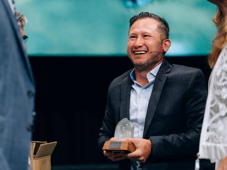 premio-carlos-galvis