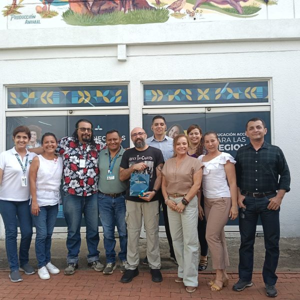 Docente chileno fortalece la formación internacional en el Diplomado de Anestesia Veterinaria de la sede Cali